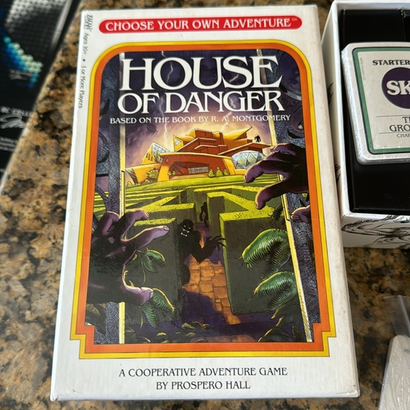 Choose your own adventure House of Danger Board game (new in box) - Picture 5 of 5